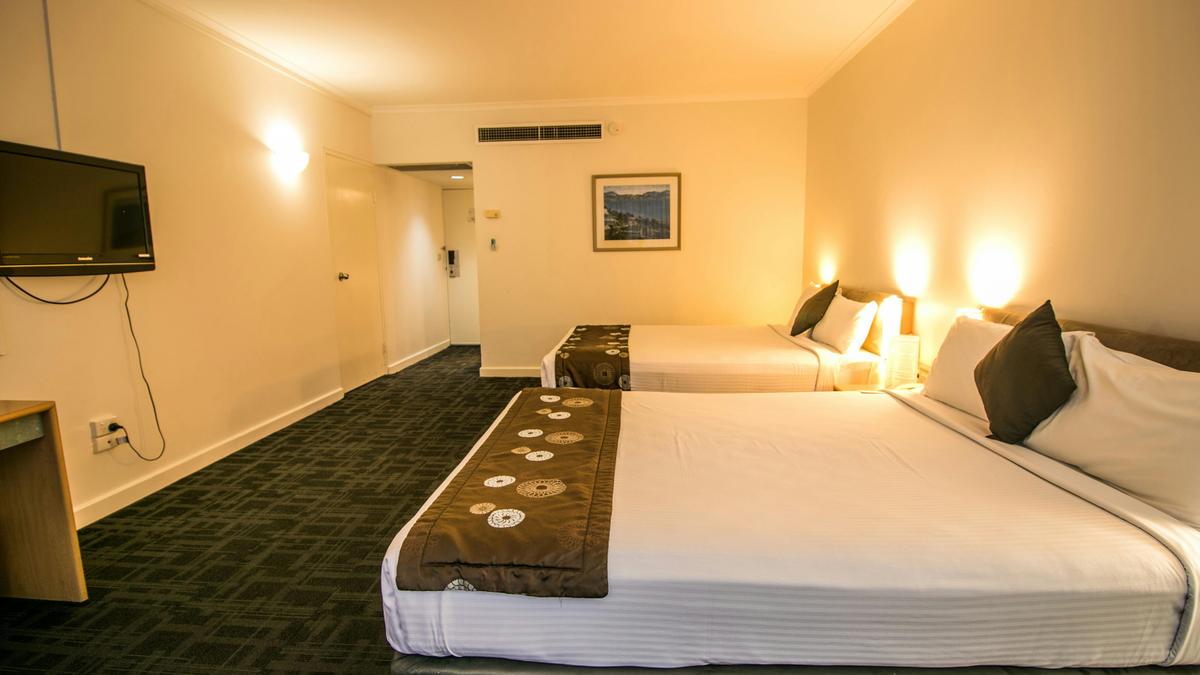 Standard twin room 2 x queen beds