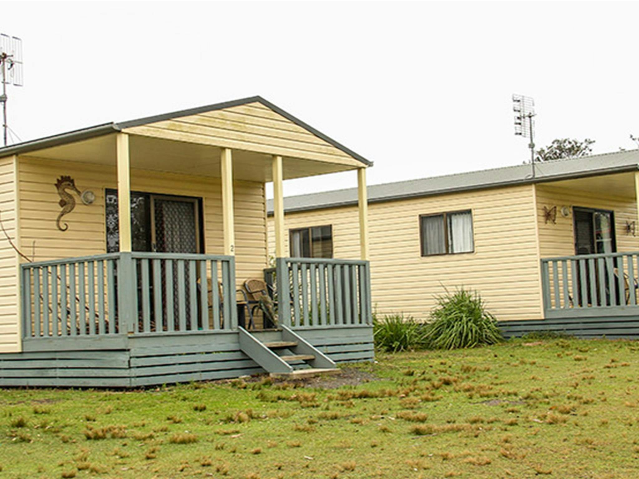 Pretty Beach cabins, Murramarang National Park. Photo: John Yurasek &copy; OEH