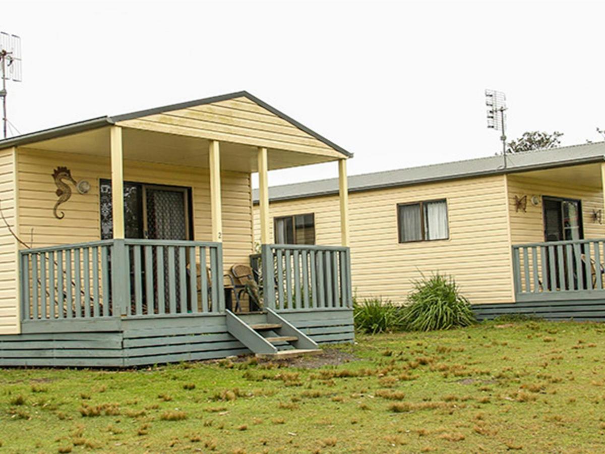 Pretty Beach cabins, Murramarang National Park. Photo: John Yurasek &copy; OEH