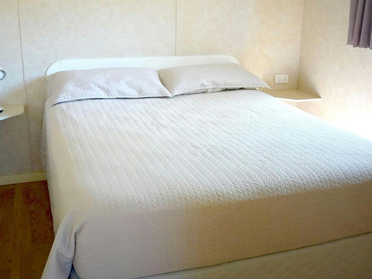 Room with double bed, Pretty Beach cabins. Credit: Billy Clare Reitzenstein &copy; DCCEEW