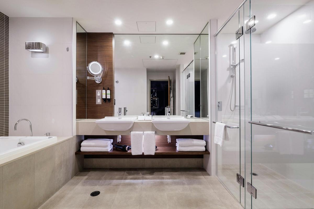 Pullman Sydney Olympic Park Suite bathroom