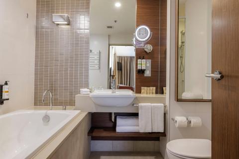 Pullman Sydney Olympic Park Deluxe  Bathroom