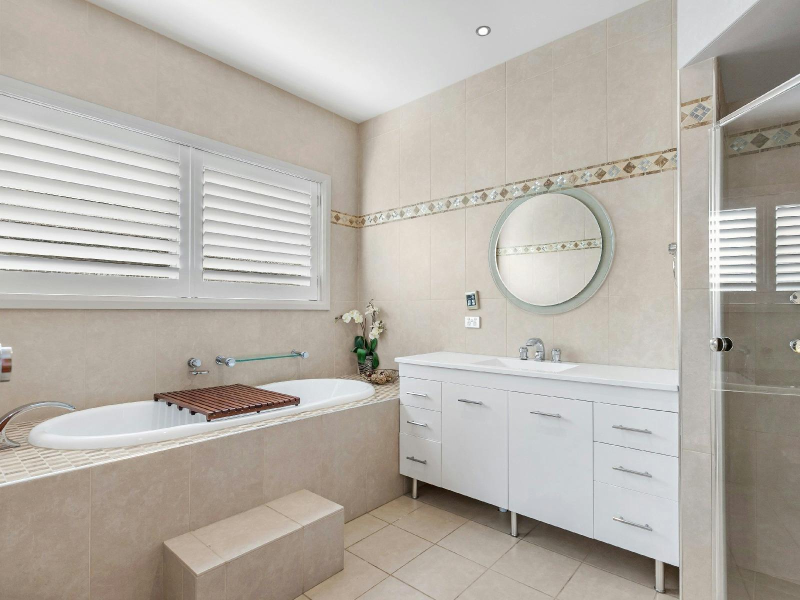 Play A Round kitchen area and bath tub