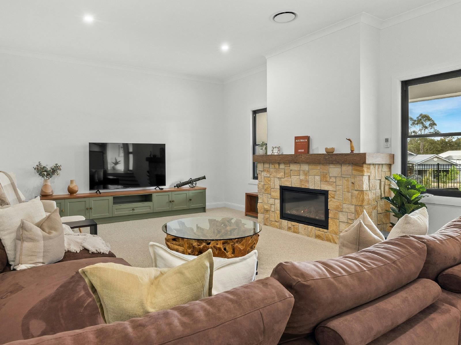 Pirama lounge and fireplace