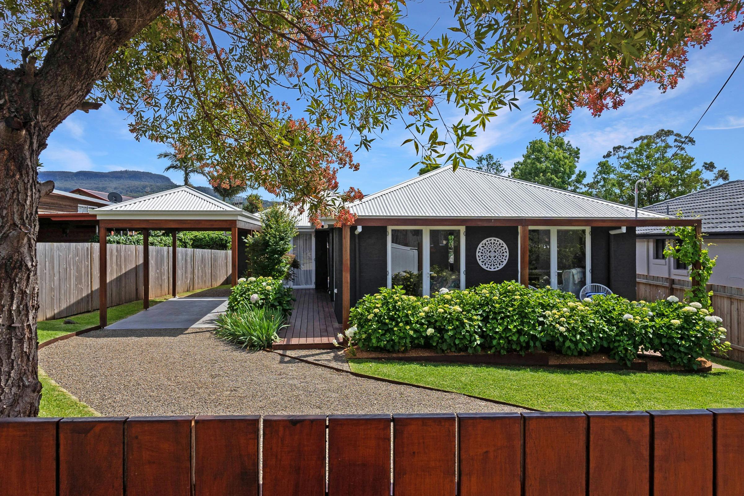 berry accommodation queenberry cottage front hydrangea garden and view of the house