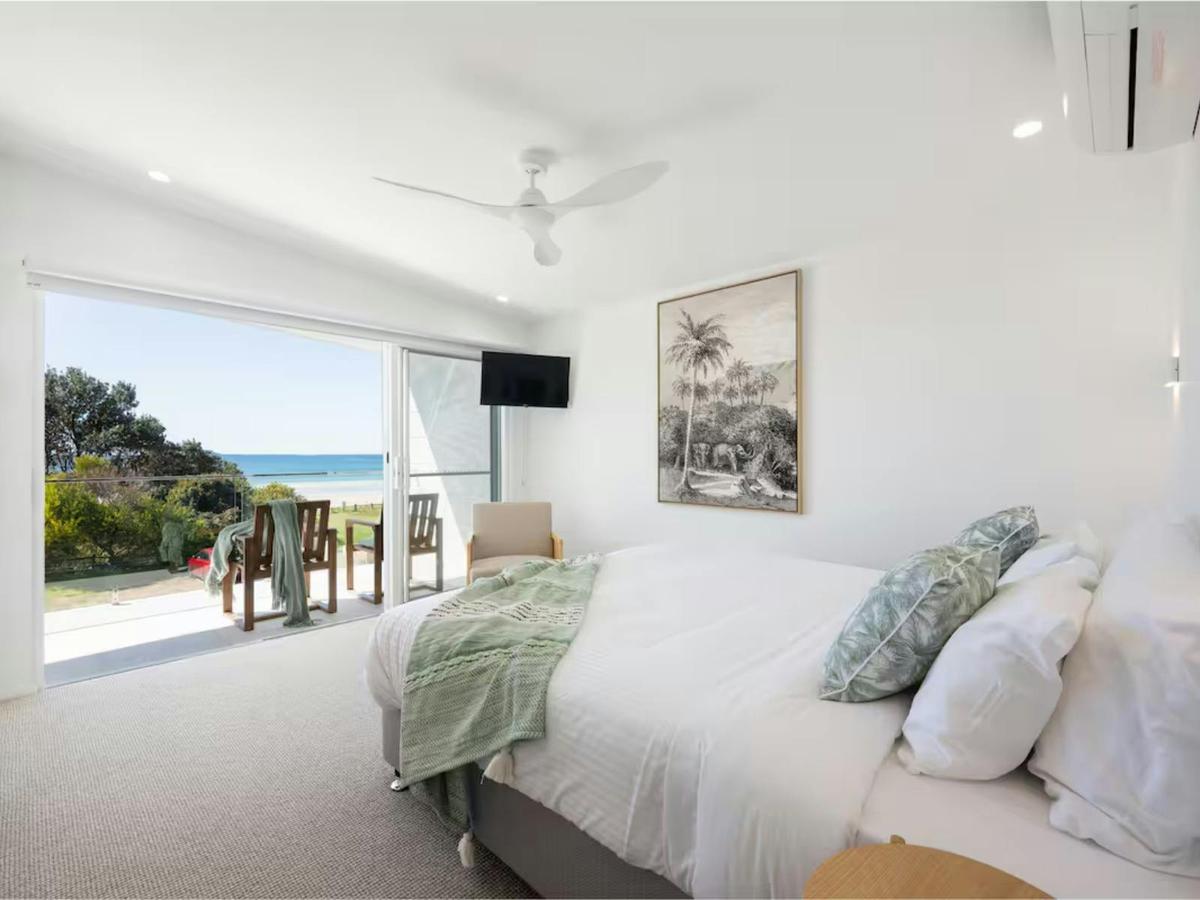 Pure Aqua - Main Bedroom