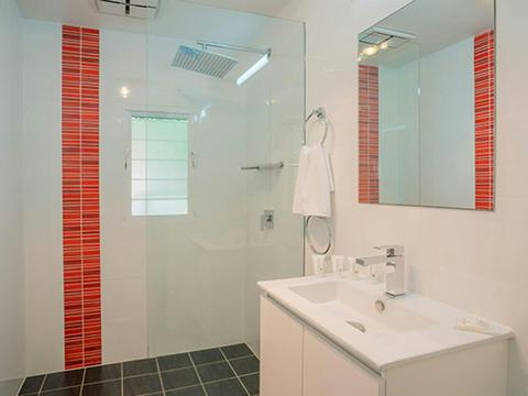 Clean, modern bathroom in Partridge cottage. Photo: DPIE/John Spencer