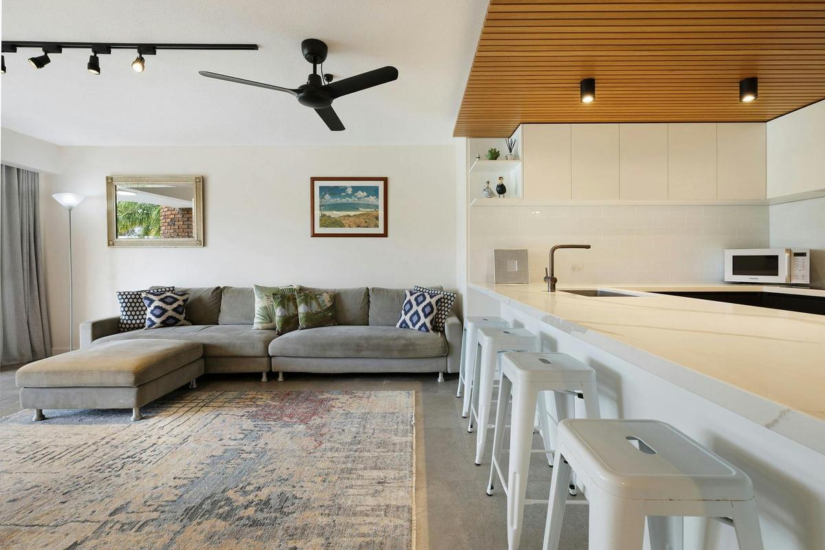Pacific Blue - Byron Bay - Living and Kitchen