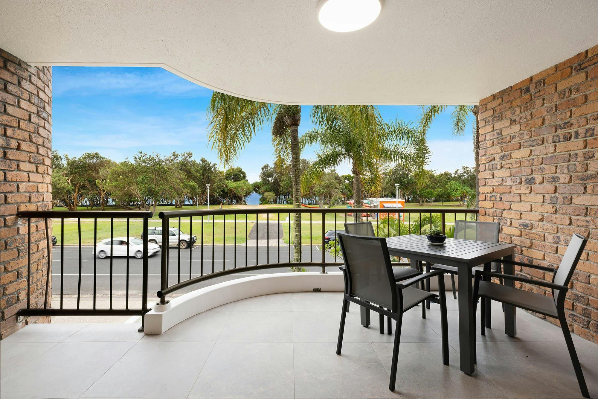 Pacific Blue - Byron Bay - Balcony and Seating Area
