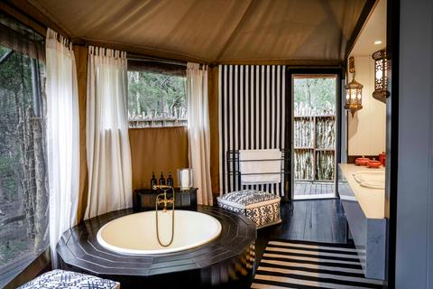 King Deluxe tent bathroom