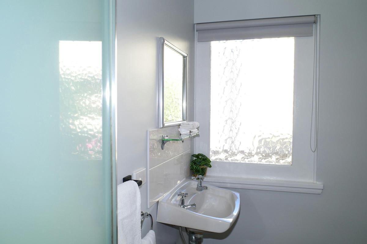 Port Macquarie Hotel, Port Macquarie NSW - Signature King Room with Ensuite - Bathroom