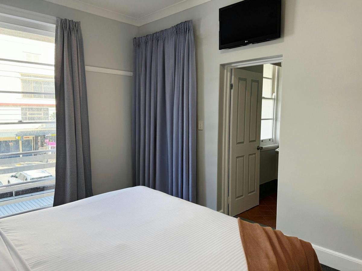 Port Macquarie Hotel, Port Macquarie NSW - Signature King Room with Ensuite