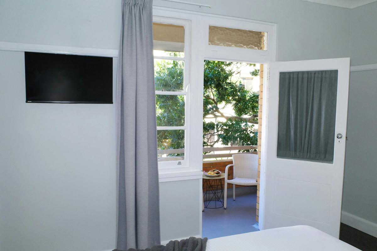 Port Macquarie Hotel, Port Macquarie NSW - Signature King Balcony Room with Ensuite