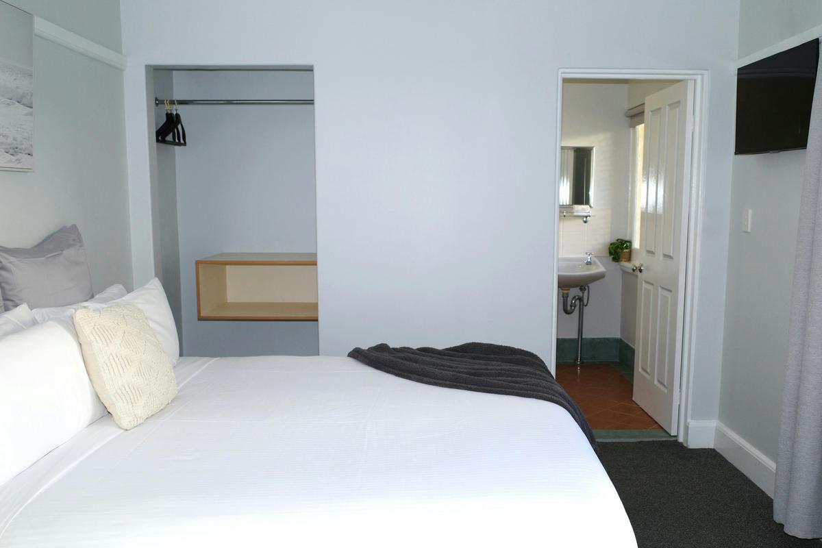 Port Macquarie Hotel, Port Macquarie NSW - Signature King Balcony Room with Ensuite