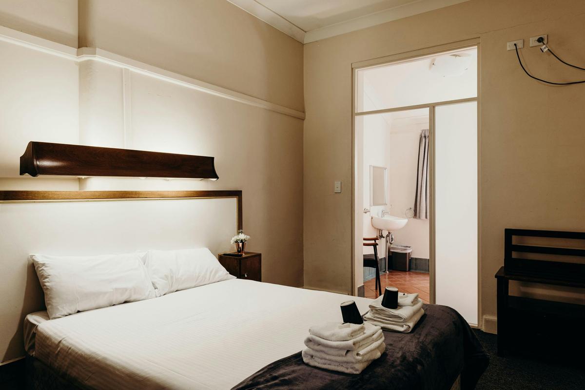 Port Macquarie Hotel, Port Macquarie NSW - Double Room with Ensuite