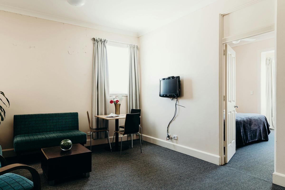 Port Macquarie Hotel, Port Macquarie NSW - King Room with Ensuite & Kitchenette