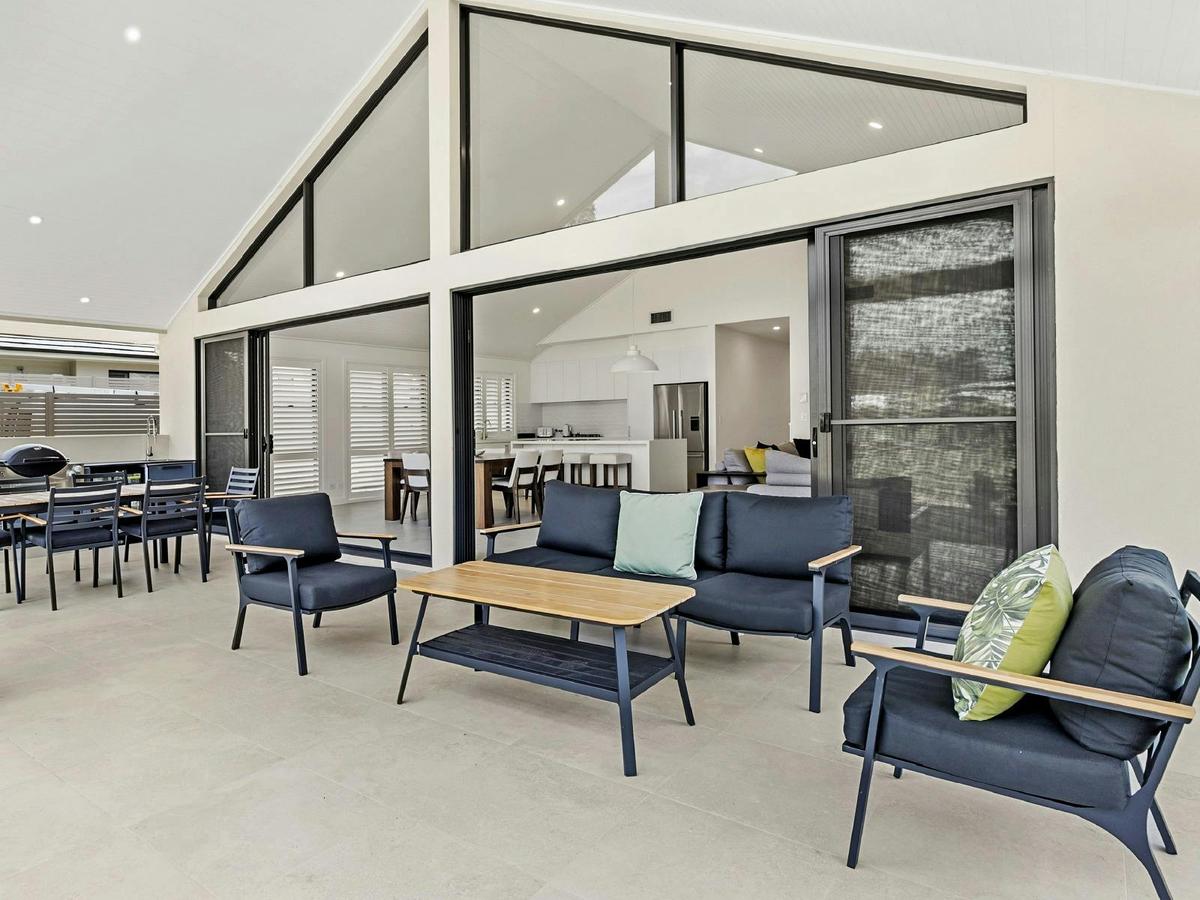 3-bedroom lodge alfresco area