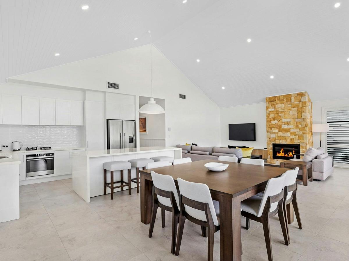 3-Bedroom dining area