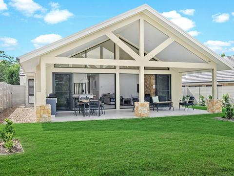 3-bedroom lodge alfresco area including outdoor kitchen