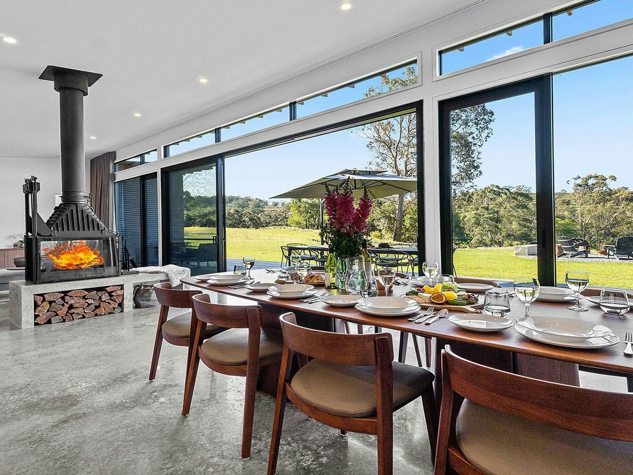 Rockleigh Retreat | Deluxe Open Plan Living &amp; Dining | Open Fire