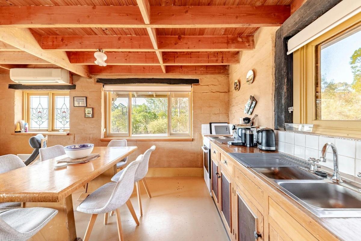 The kitchen and dining space at Bracken Cottage