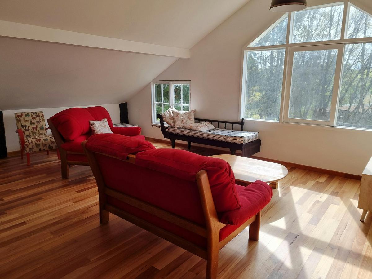 Red Shed lounge
