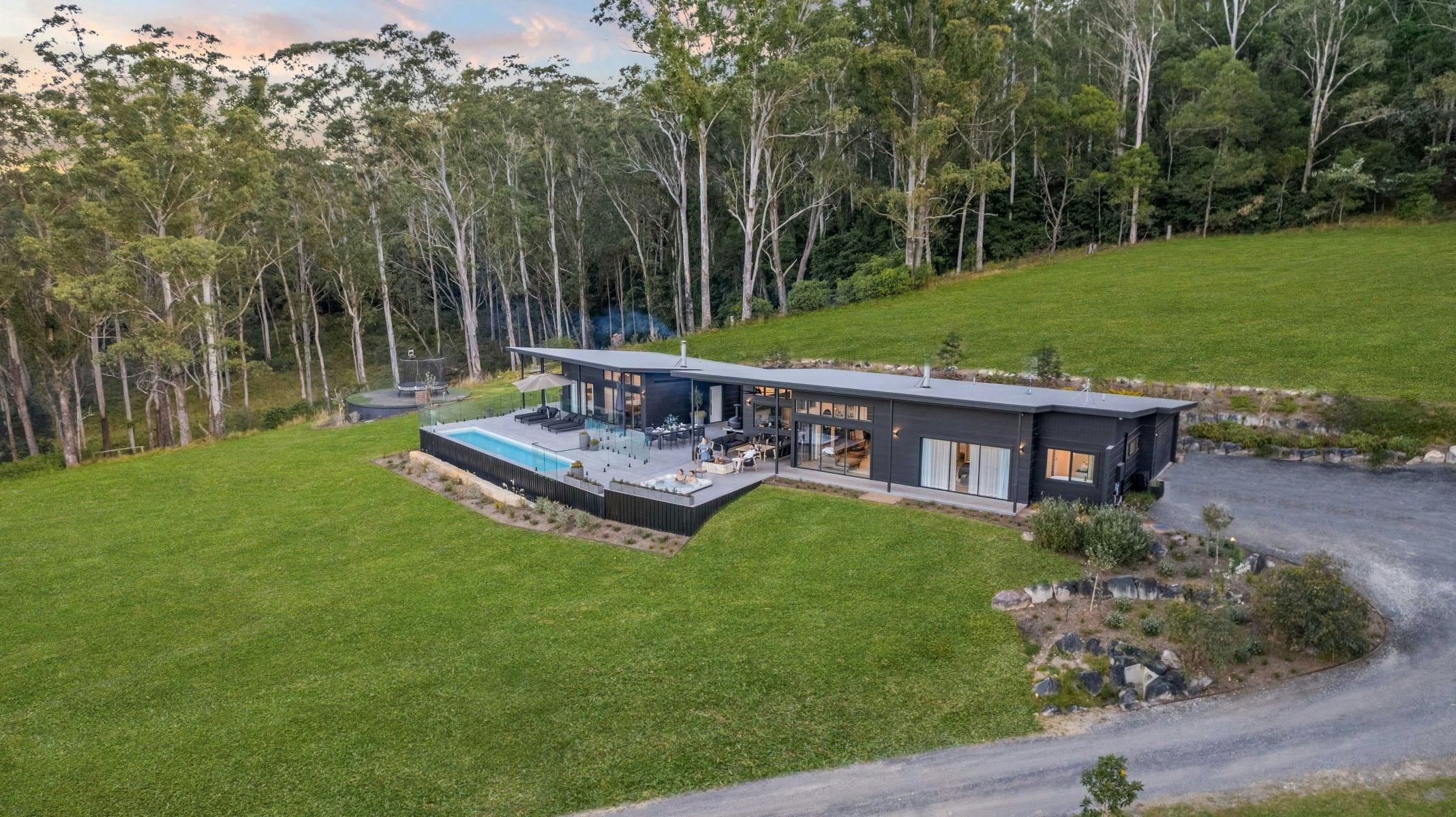 Rea Rea Nestled in the scenic Kangaroo Valley, Rea Rea Lodge is a haven located 2 hours from Sydney