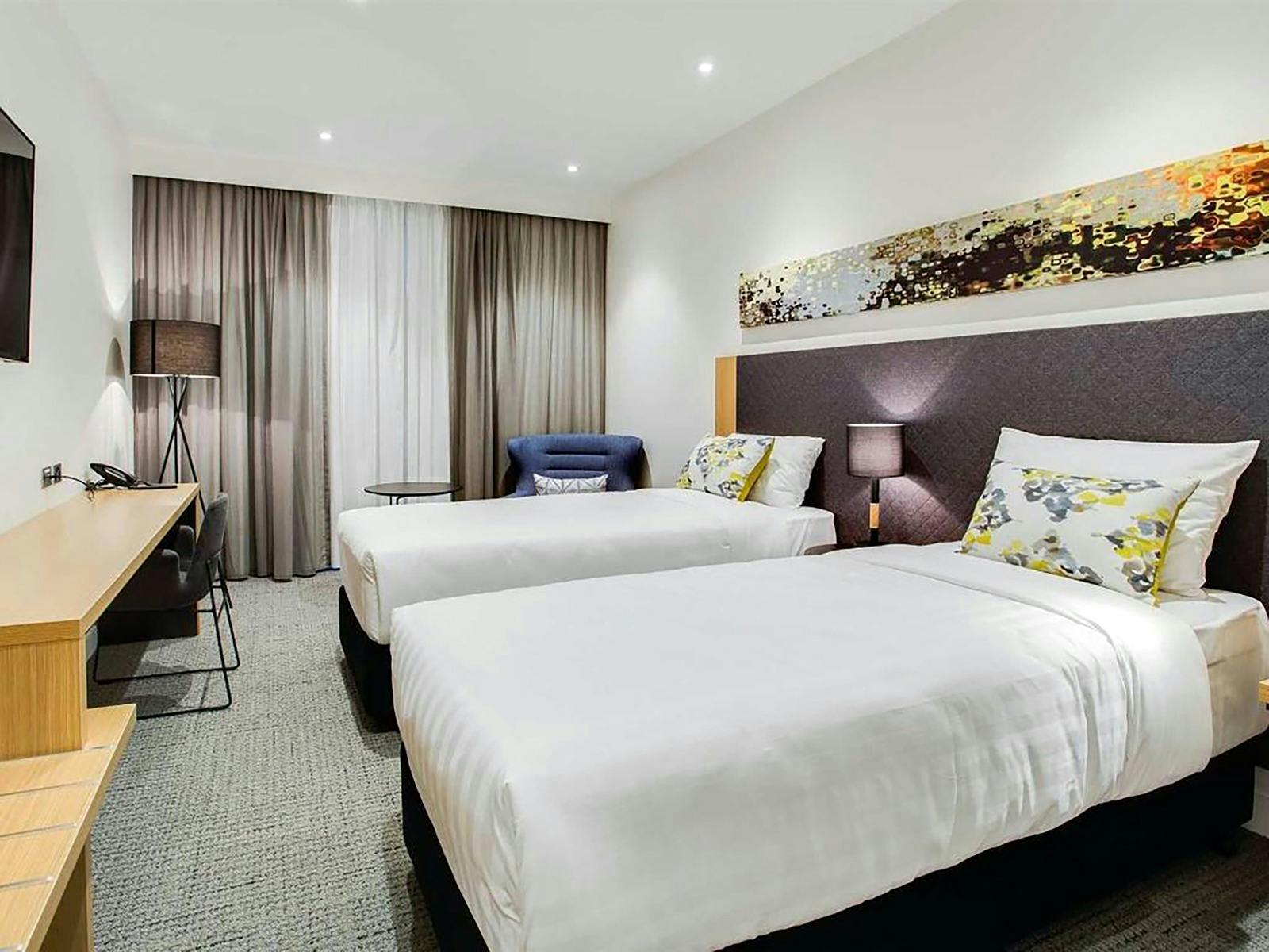 Flexible bedding options for shared stays - Twin Room