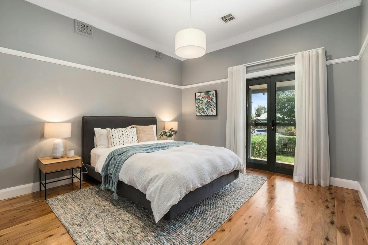 Bedroom with Queen at Pretty Prince