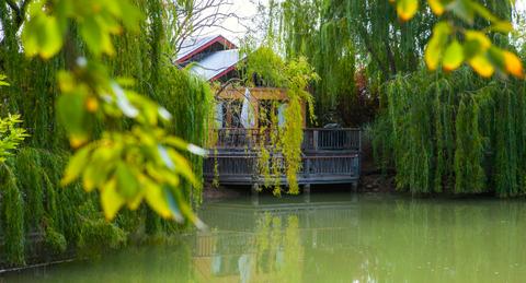 Lakeside Villa (fully self contained) with outdoor decking & views.