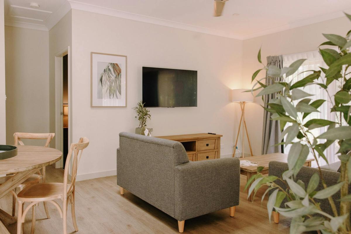 One Bedroom Suite (with Bath)