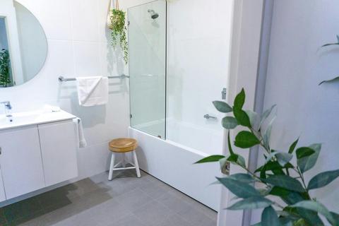 One Bedroom Suite (with Bath)