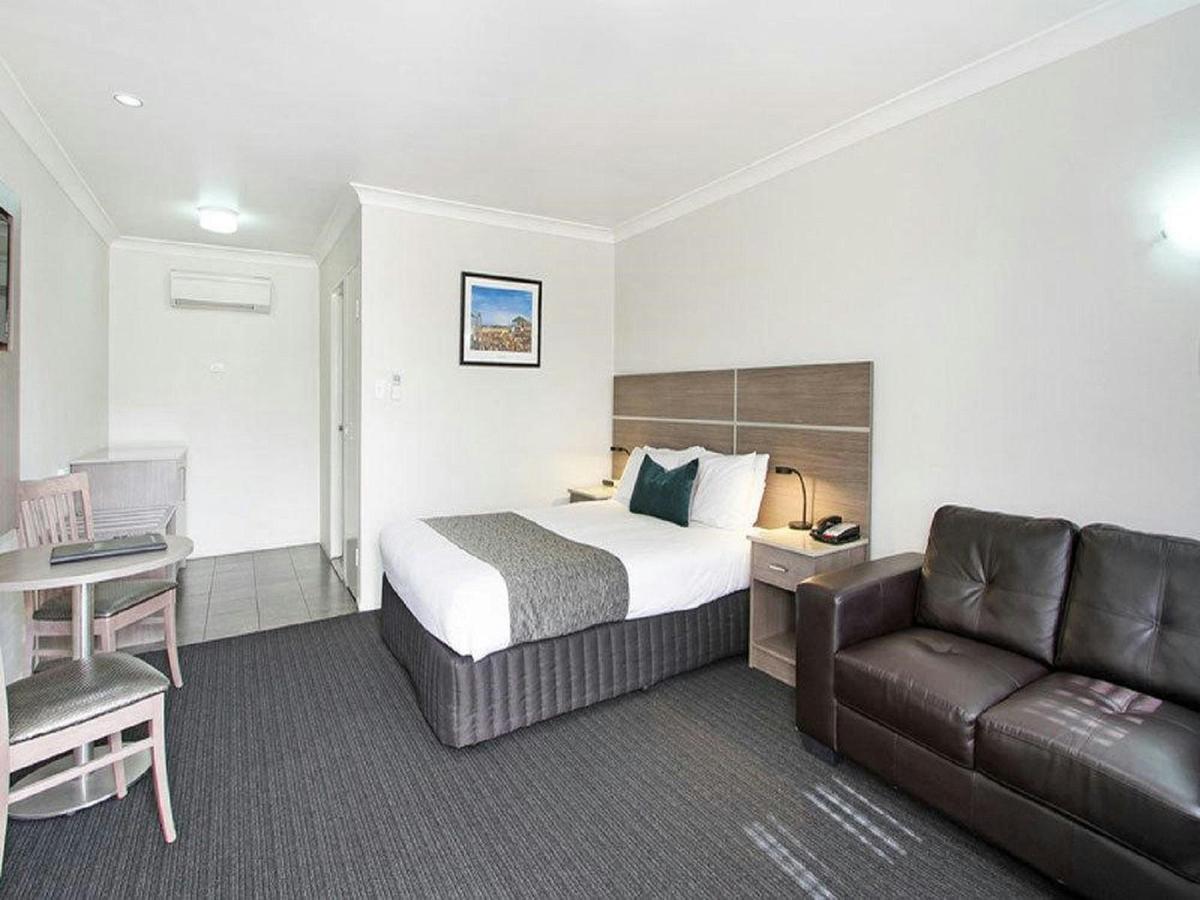 Deluxe Queen Suite