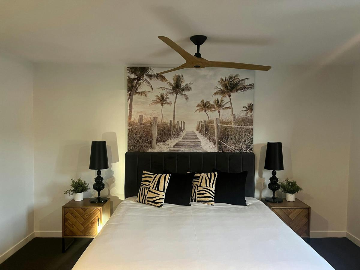 Plantation Hotel, Coffs Harbour NSW - 3 Bedroom Apartment (Sleeps 6) - Main Bedroom