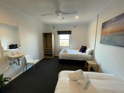 Plantation Hotel, Coffs Harbour NSW - Twin Double Room (Shared Bathroom)
