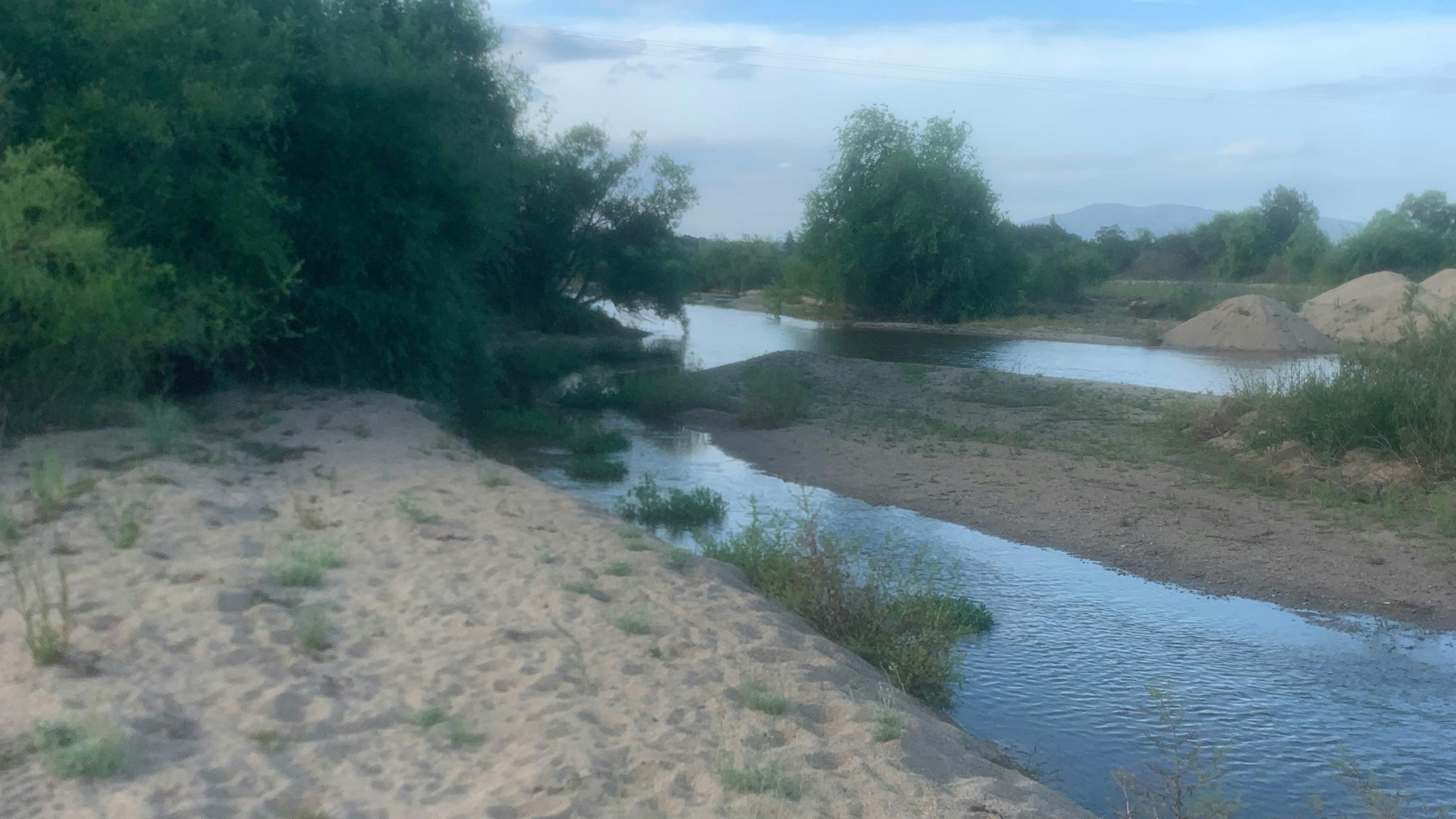 Hosts will show you our secluded river access