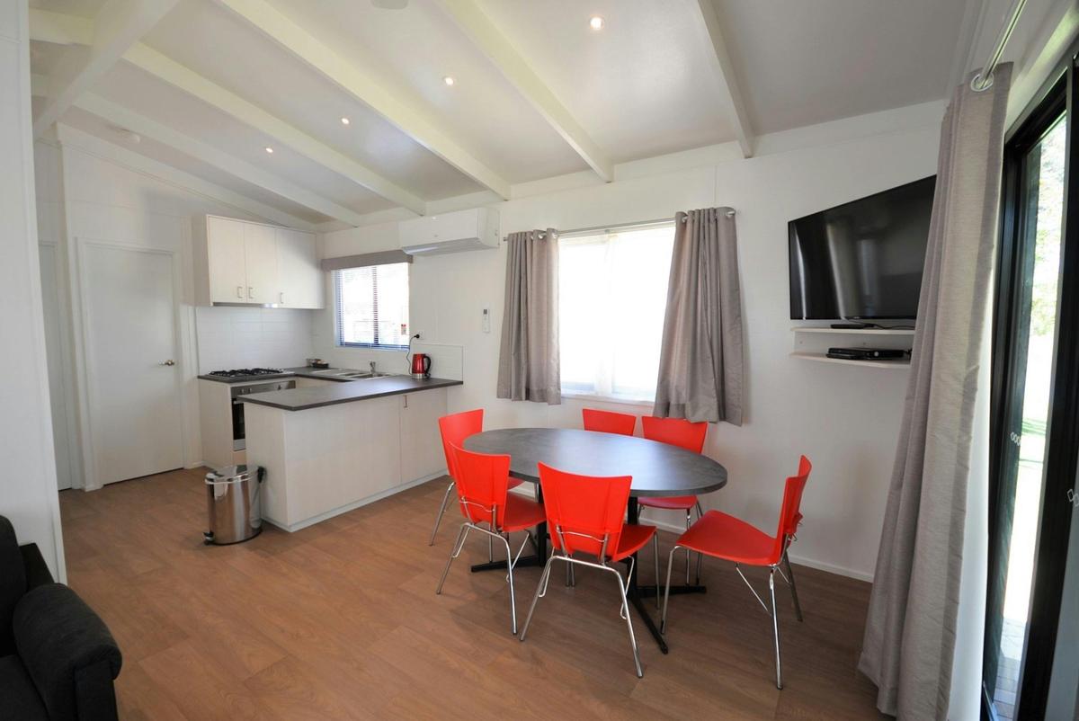 Executive River Cabin Dining