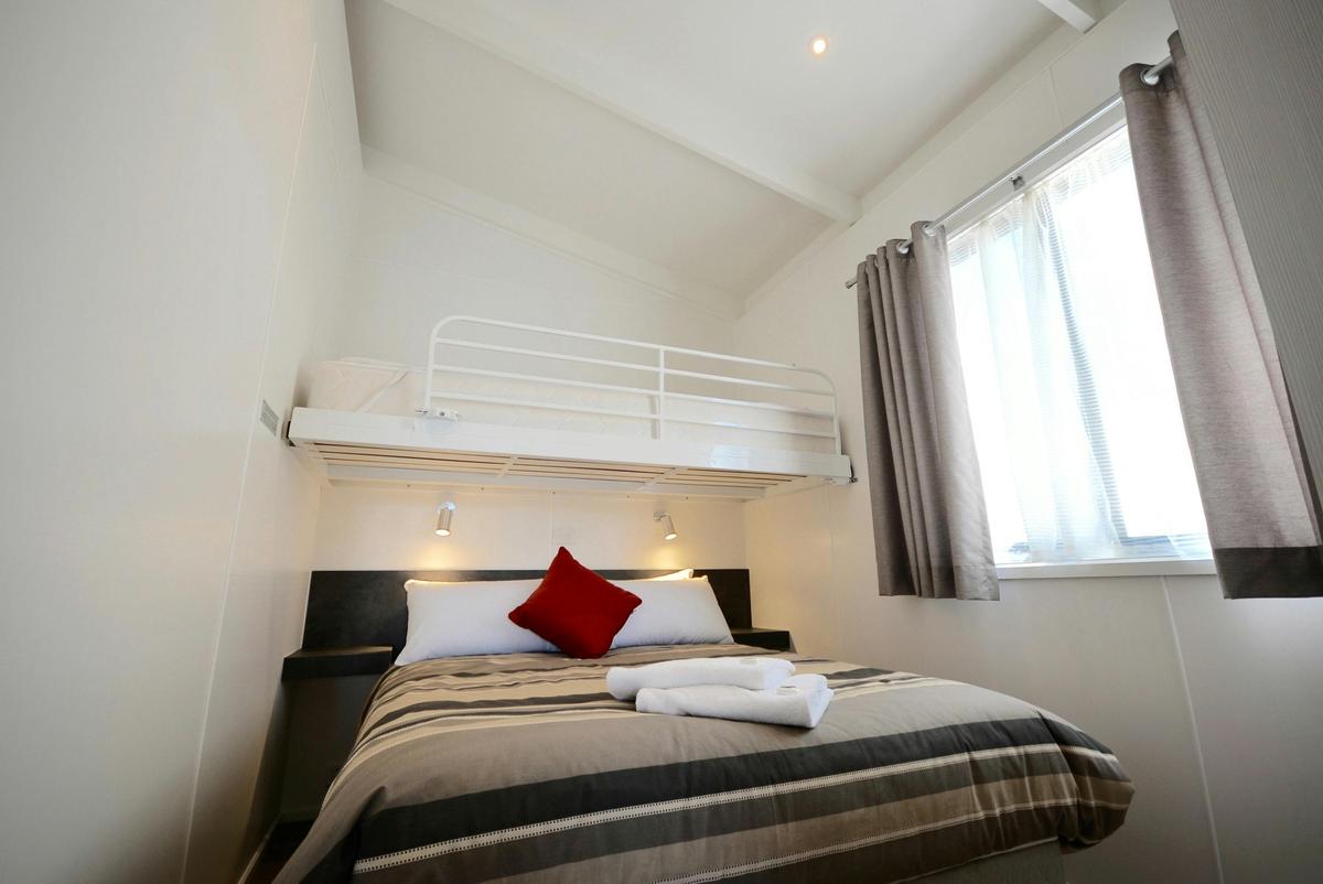 Executive River Cabin 2nd Bedroom