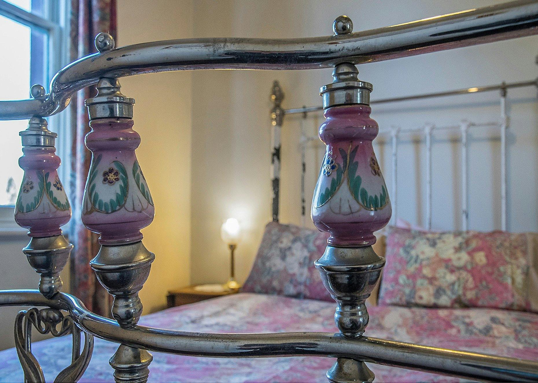 Antique beds with comfortable matresses!