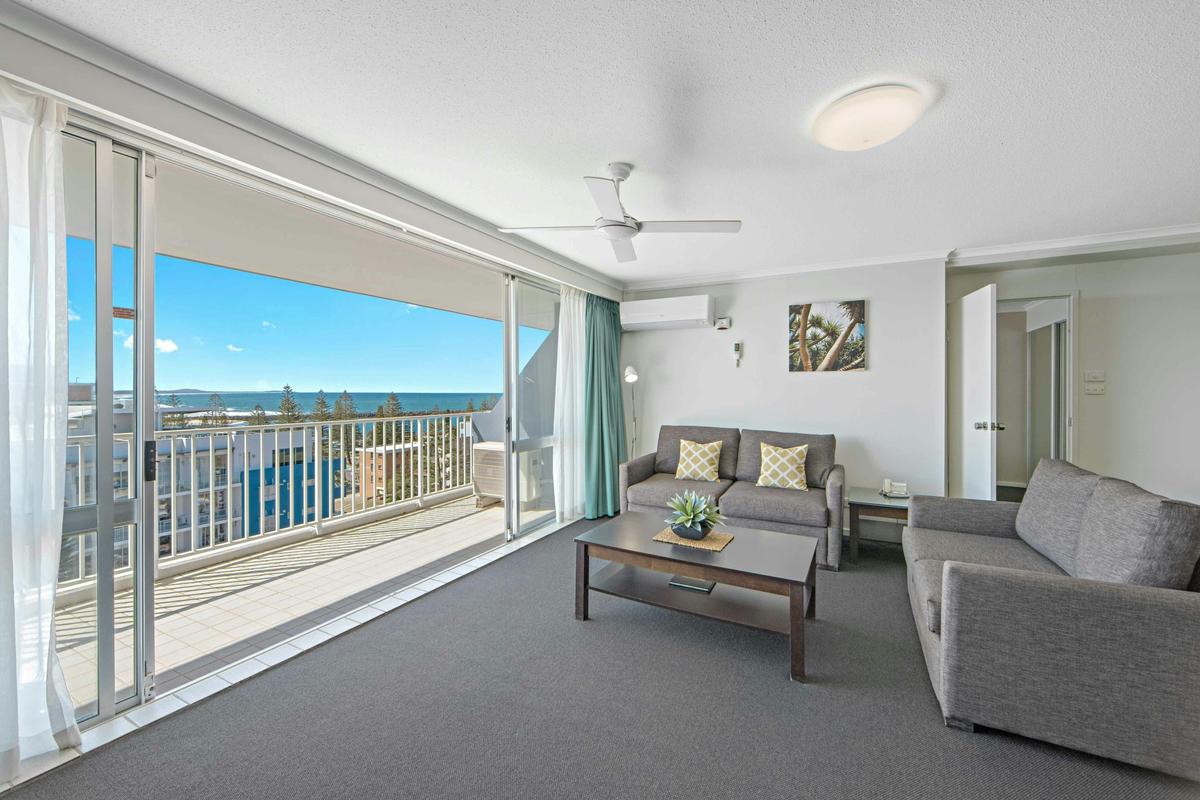 1 Bedroom Waterview living room