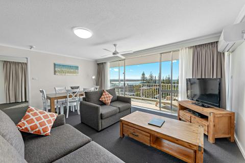 2 Bedroom Waterview living area