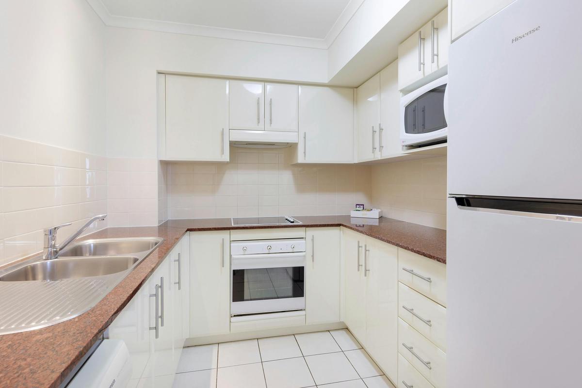 Ramada Resort by Wyndham Shoal Bay Two Bedroom Waterview kitchen