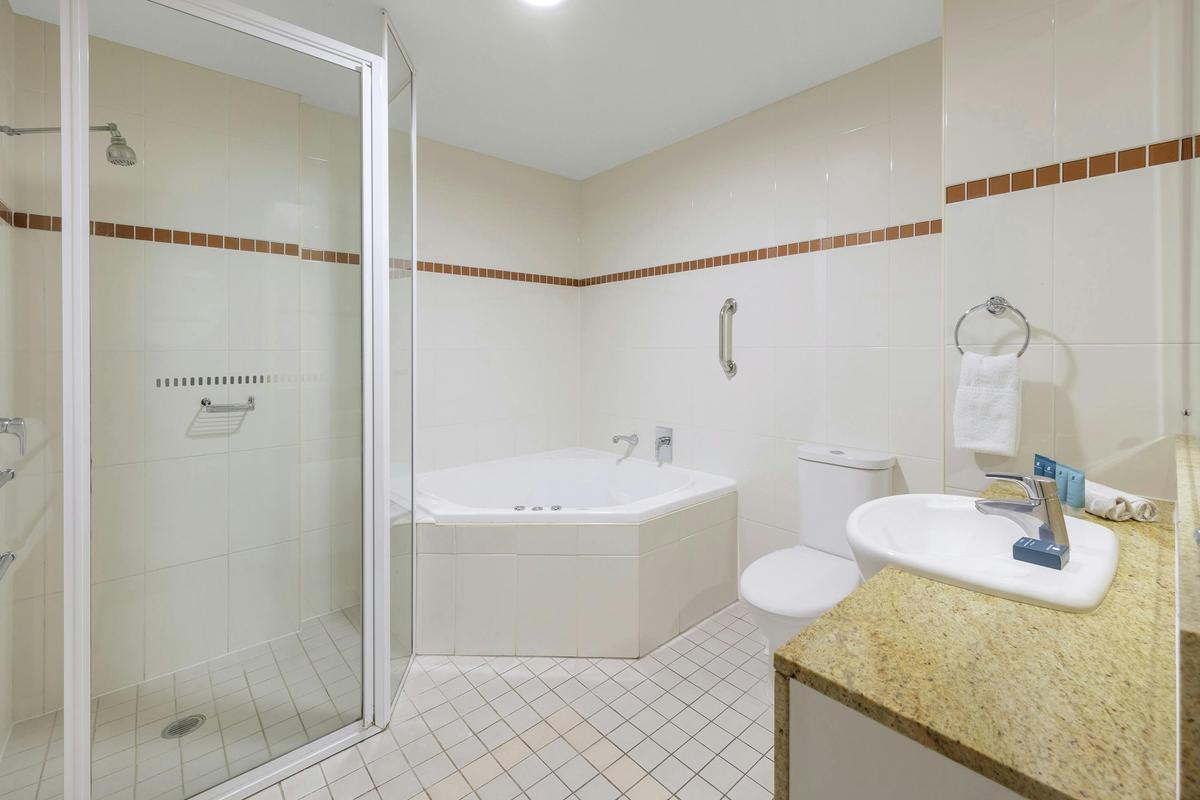 Ramada Resort by Wyndham Shoal Bay one bedroom beachfront  bathroom