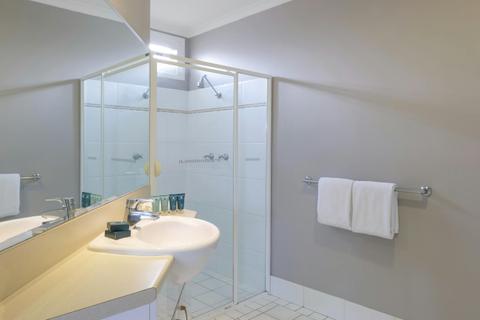 Ramada Resort by Wyndham Shoal Bay standard studio bathroom