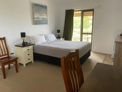 Room 1 to queen bed