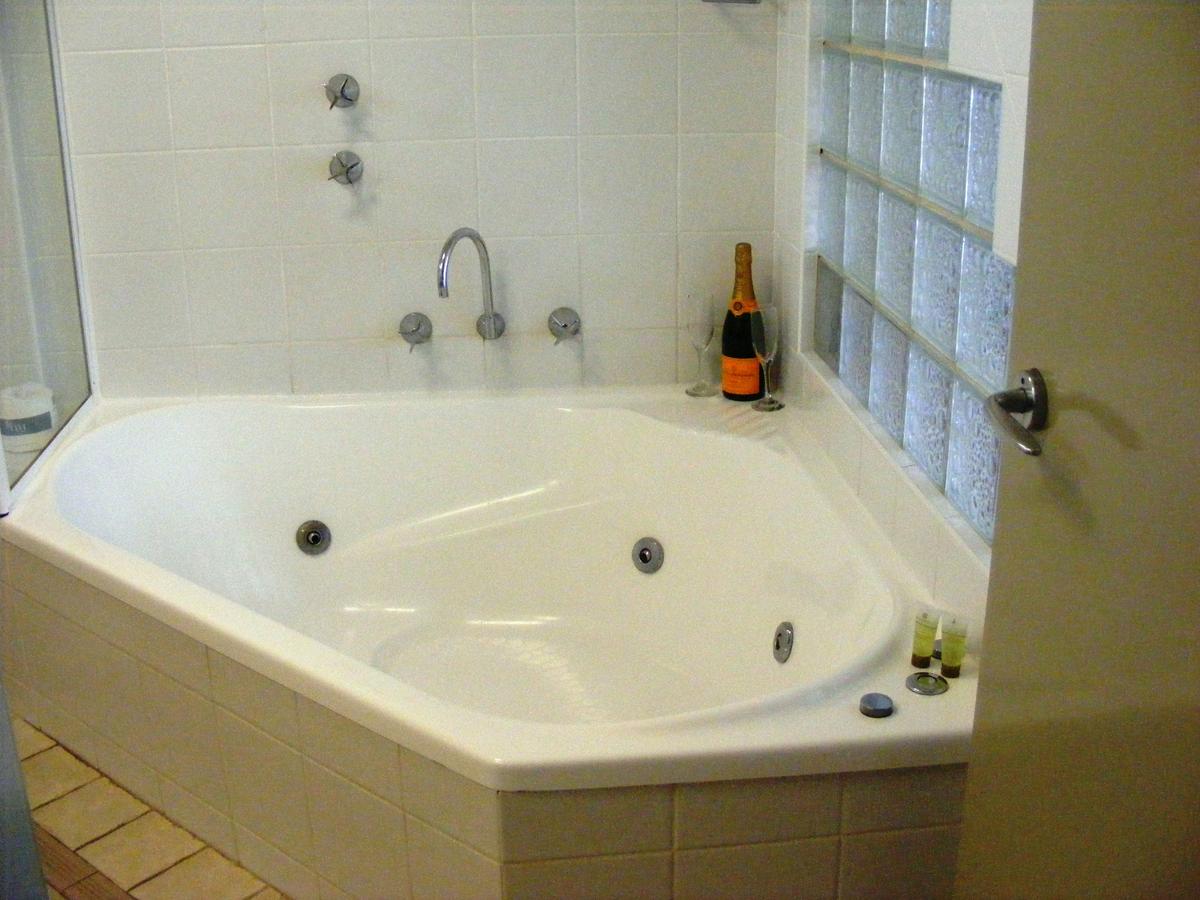 Queen Spa Room