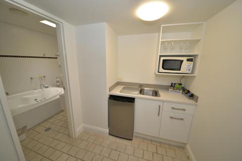 King Spa Room