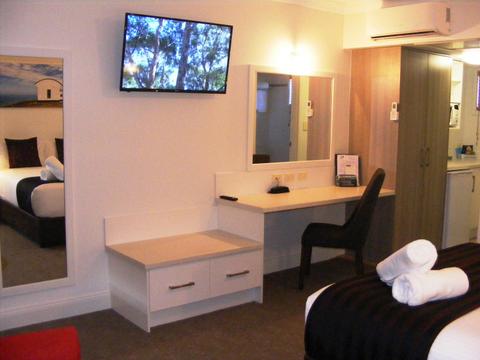 Queen Spa Room