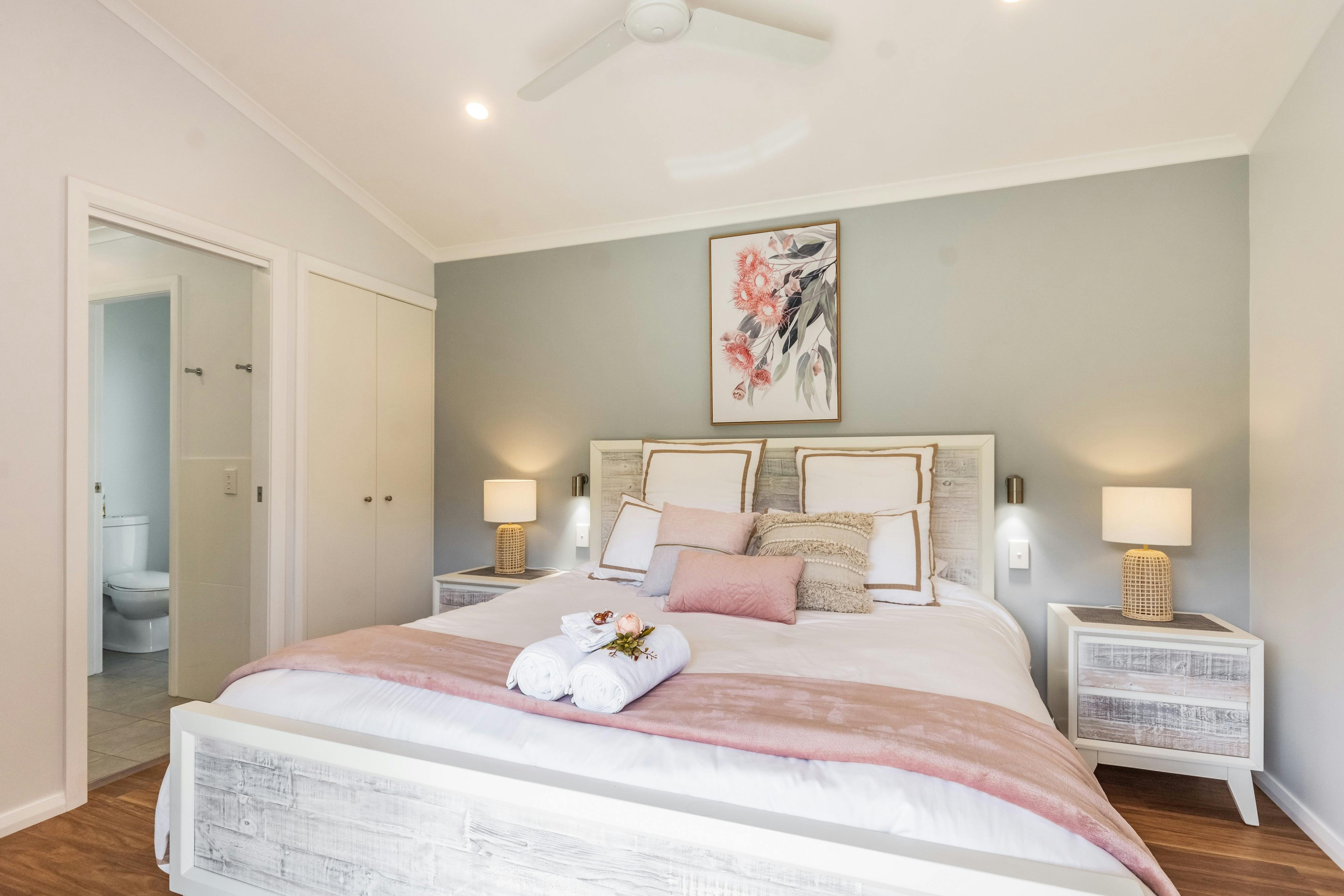 'Fern Hill' Bedroom with king size bed