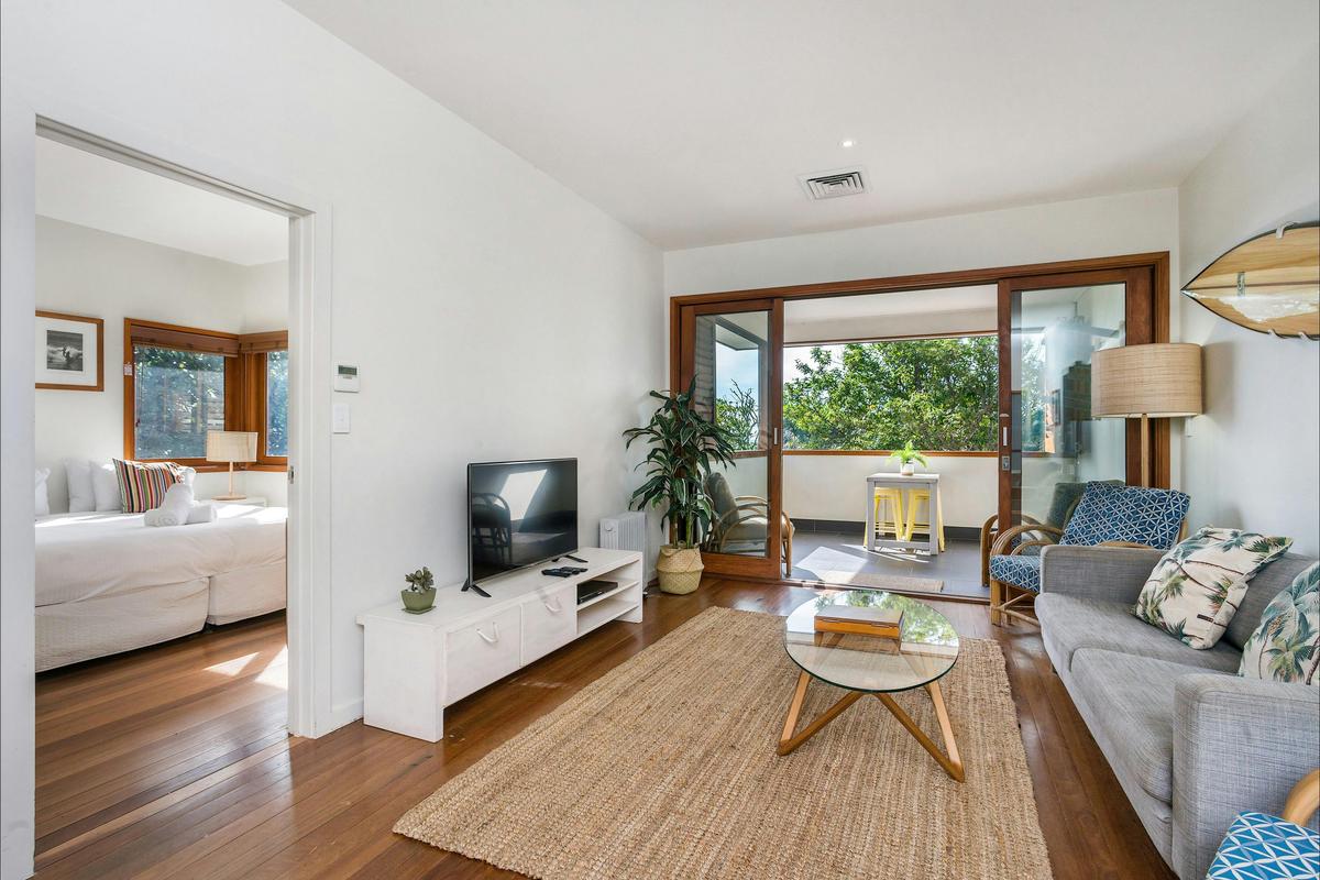 Quiksilver Apartments - Living Area